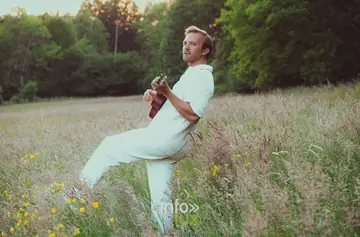 Romain Helvétius, du karting à « Univers » : « La guitare m’a, d’une certaine manière, sauvé la vie »