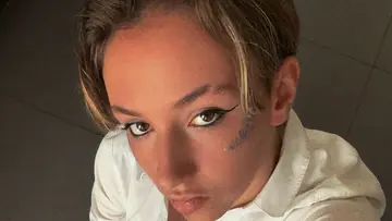 « J’ai ouvert mon journal intime » : à 18 ans, l’Arlonaise MELY MELO sort « Tout Balancer »